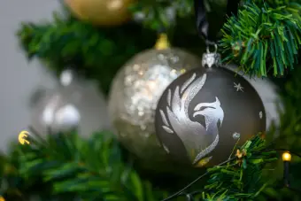 Vánoční koule Phoenix – ručně malované 1 ks